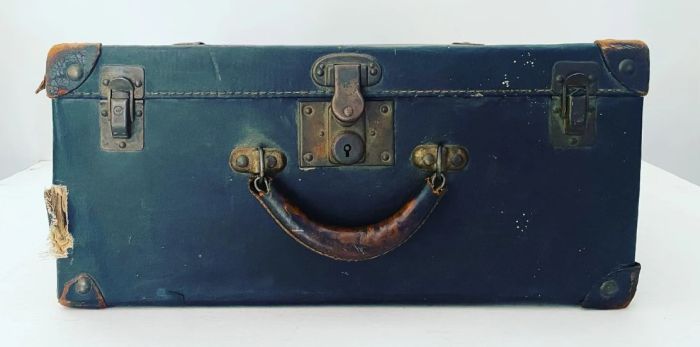 a photo of blue vintage luggage