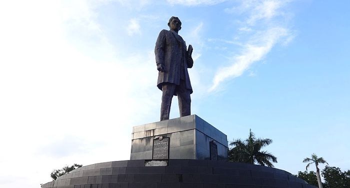 jose rizal statue