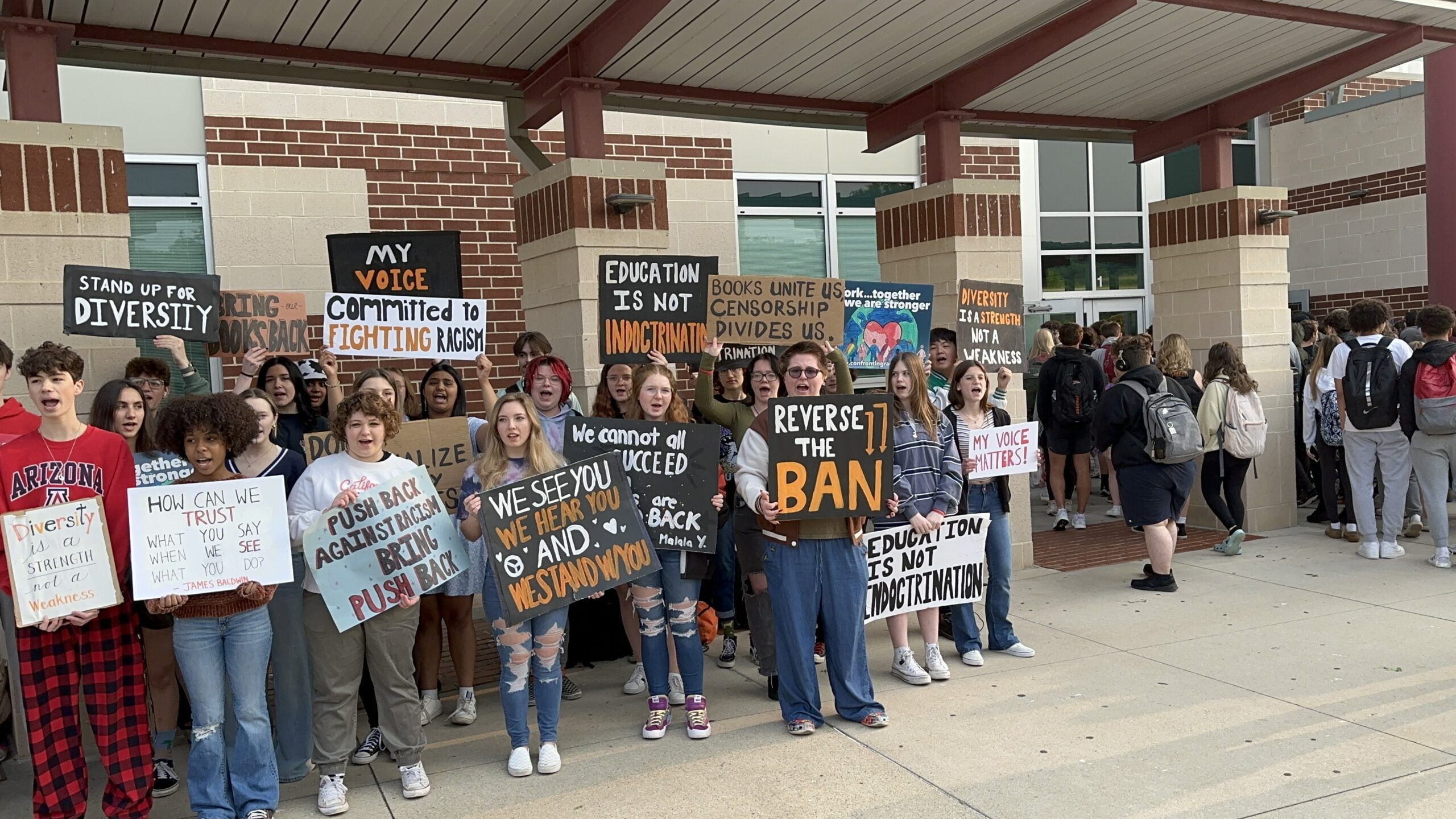 Image of PARU student members protesting book bans at Central York High School