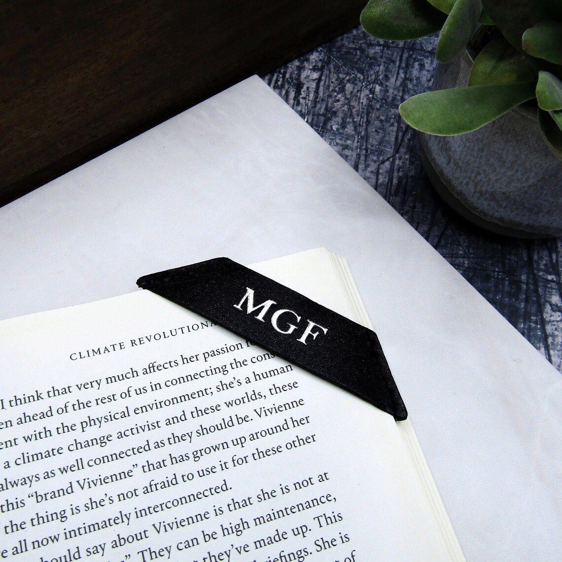 minimal corner leather bookmark