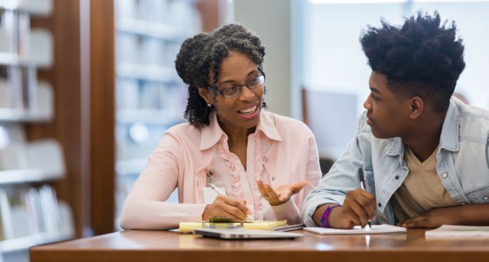 Ways High School Librarians Can Foster Critical Thinking