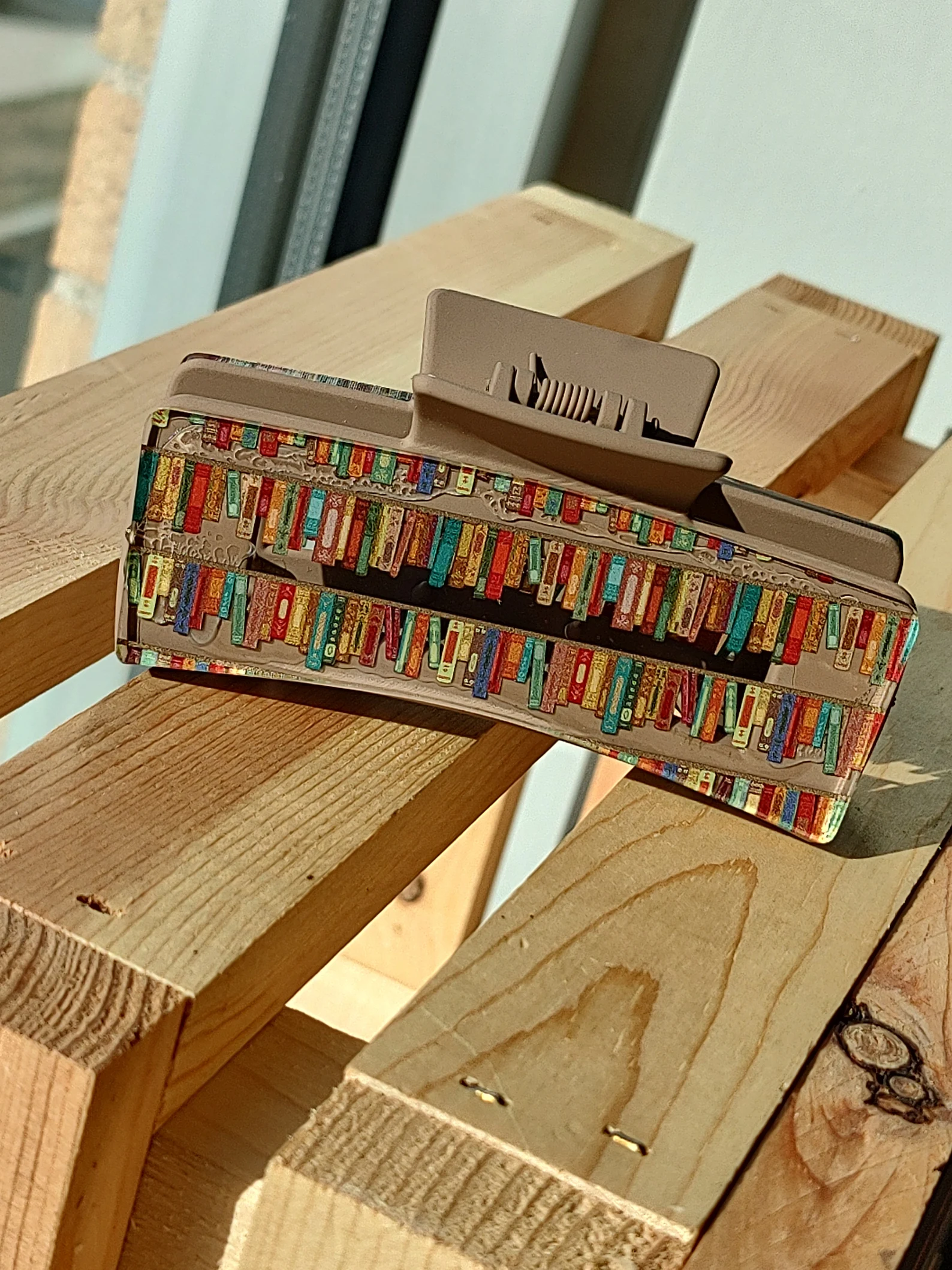 Image of a brown claw clip with books on it. 