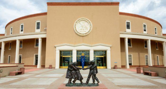 image of the new mexico capital building
