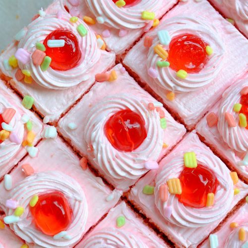 strawberry cake squares