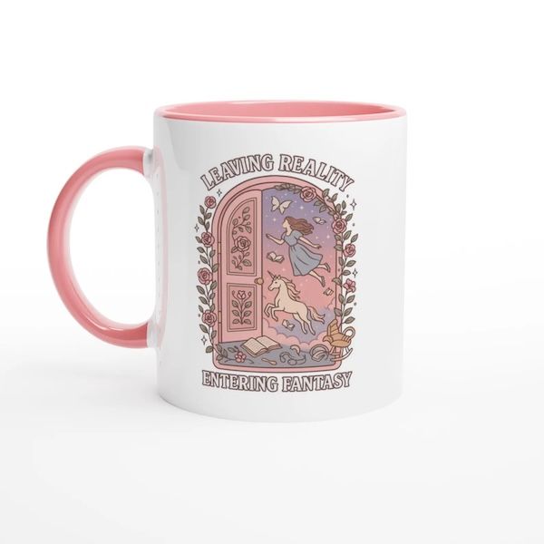 Tallón rosa y taza de café blanco interno rosa. Afuera, el gráfico de una mujer y una bocina de unicornio flotando hacia una puerta rosada, un caballo de unicornio que rodea el gráfico que rodea el texto "Realmente irse, entrar en fantasía"
