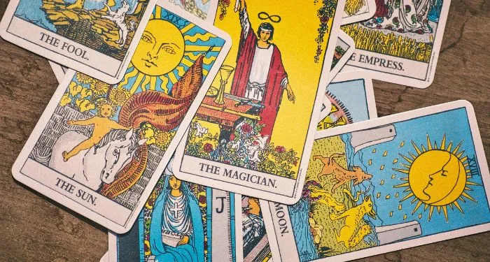 8 Graphic Novels & Nonfiction Books About Tarot Cards