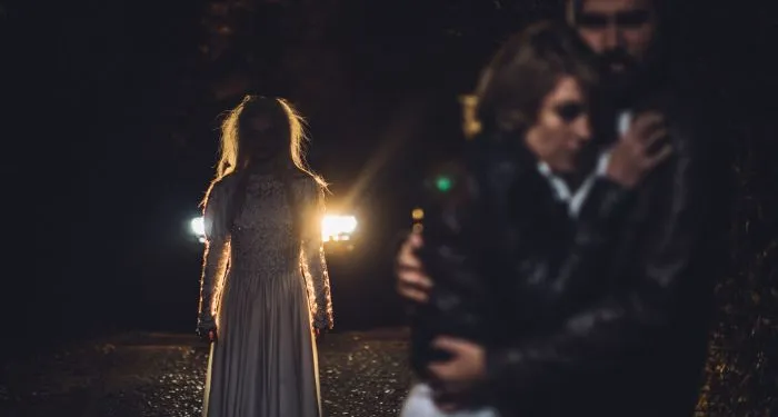 5 Deliciously Scary Horroromance Books to Read this Autumn 