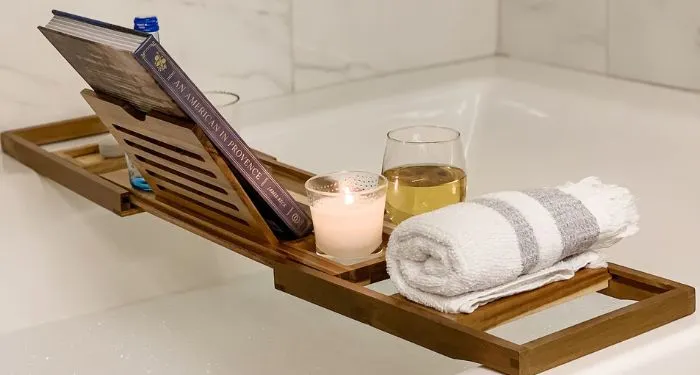 Best Bathtub Trays for Reading in the Bath
