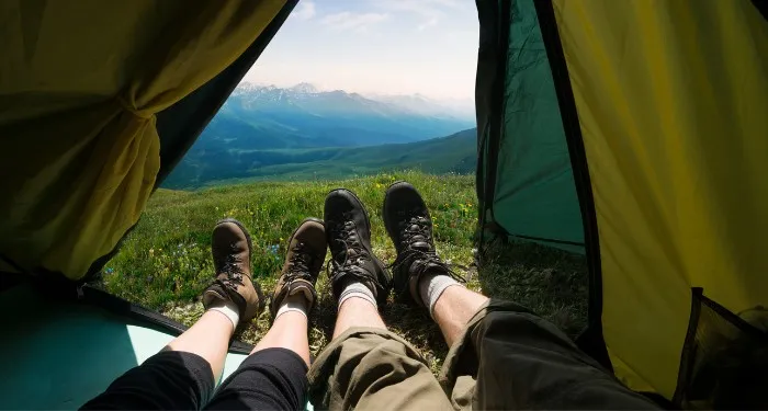 10 of the Best Outdoorsy Romance Books to Warm Up With